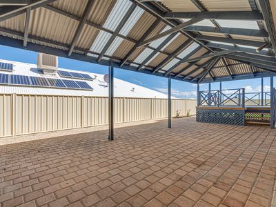 4 Trumpeter Parade, Yanchep