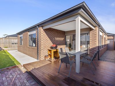 7 Stones Street, Charlemont