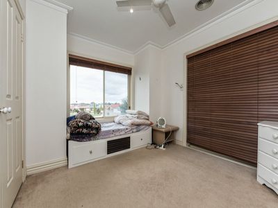 4 / 24 Riverside Avenue, Werribee