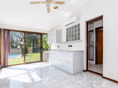 5 Lakeside Road, Churchlands