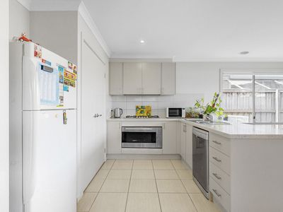 10 Armidale Drive, Pakenham