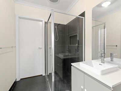 98 Opal Drive, Leopold