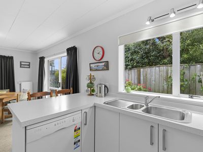 52 Pine Avenue, Ebdentown