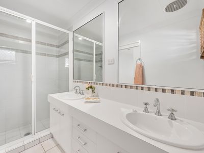 6 Allamanda Crescent, Annandale