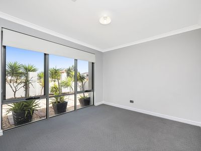 180 Lagoon Drive, Yanchep