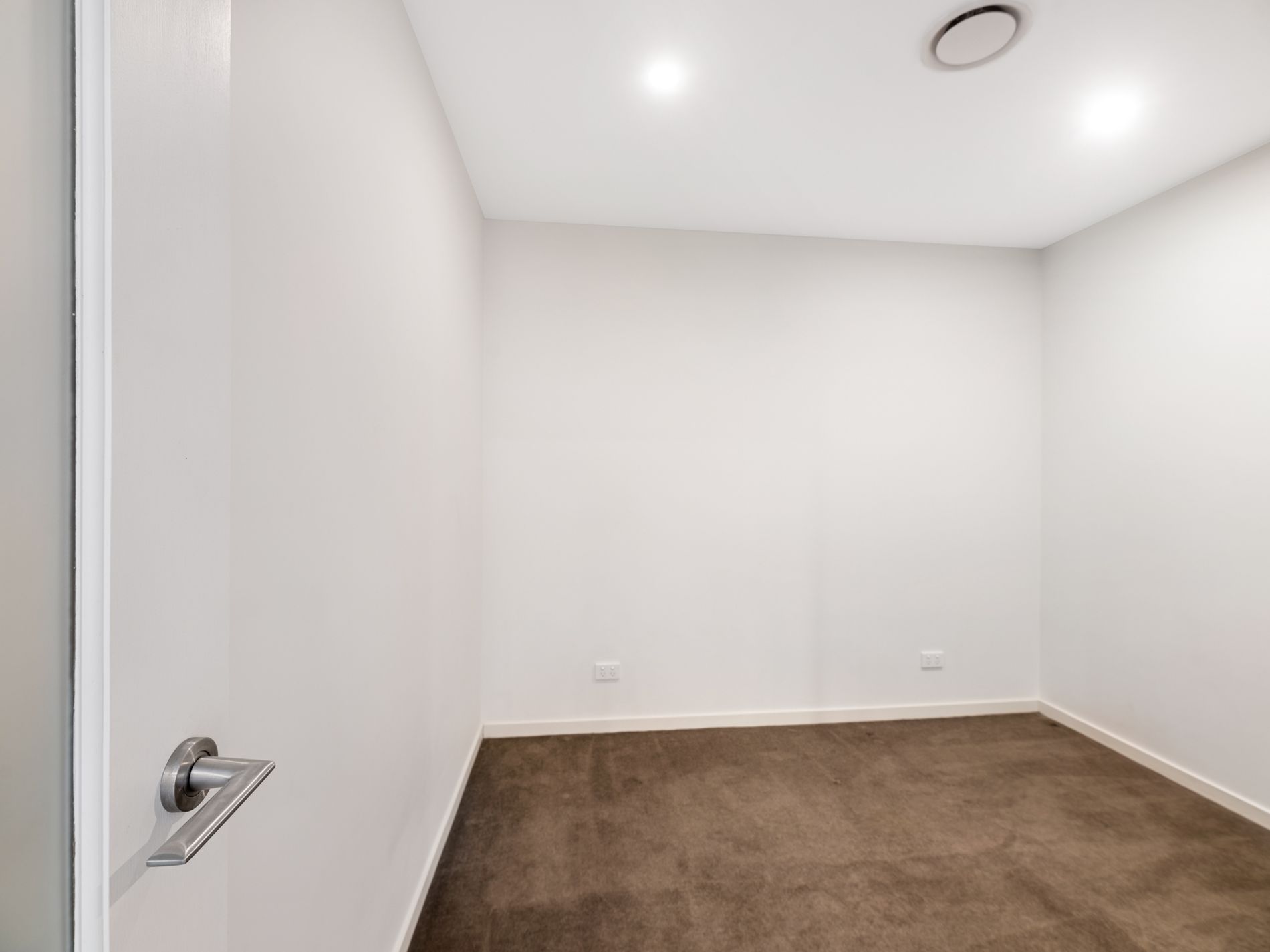 2408 / 5 Sutherland Street, Melbourne