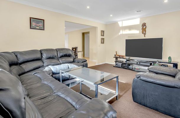 11 Hamilton Hume Parade, Craigieburn