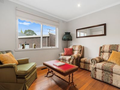 8 Holly Green Drive, Wheelers Hill