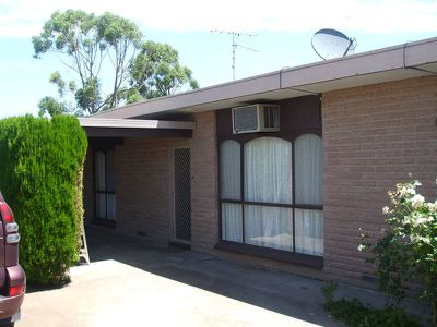 2 / 5 Schwarz Avenue, Horsham