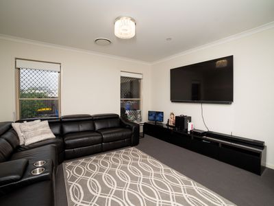 36 LEMONGRASS CIRCUIT, Griffin