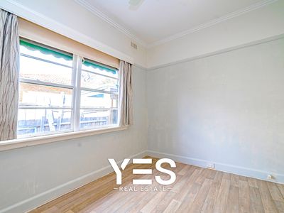 1 / 4 Allen Street, Glen Waverley
