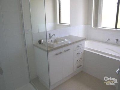 10 Damper Way, Lynbrook