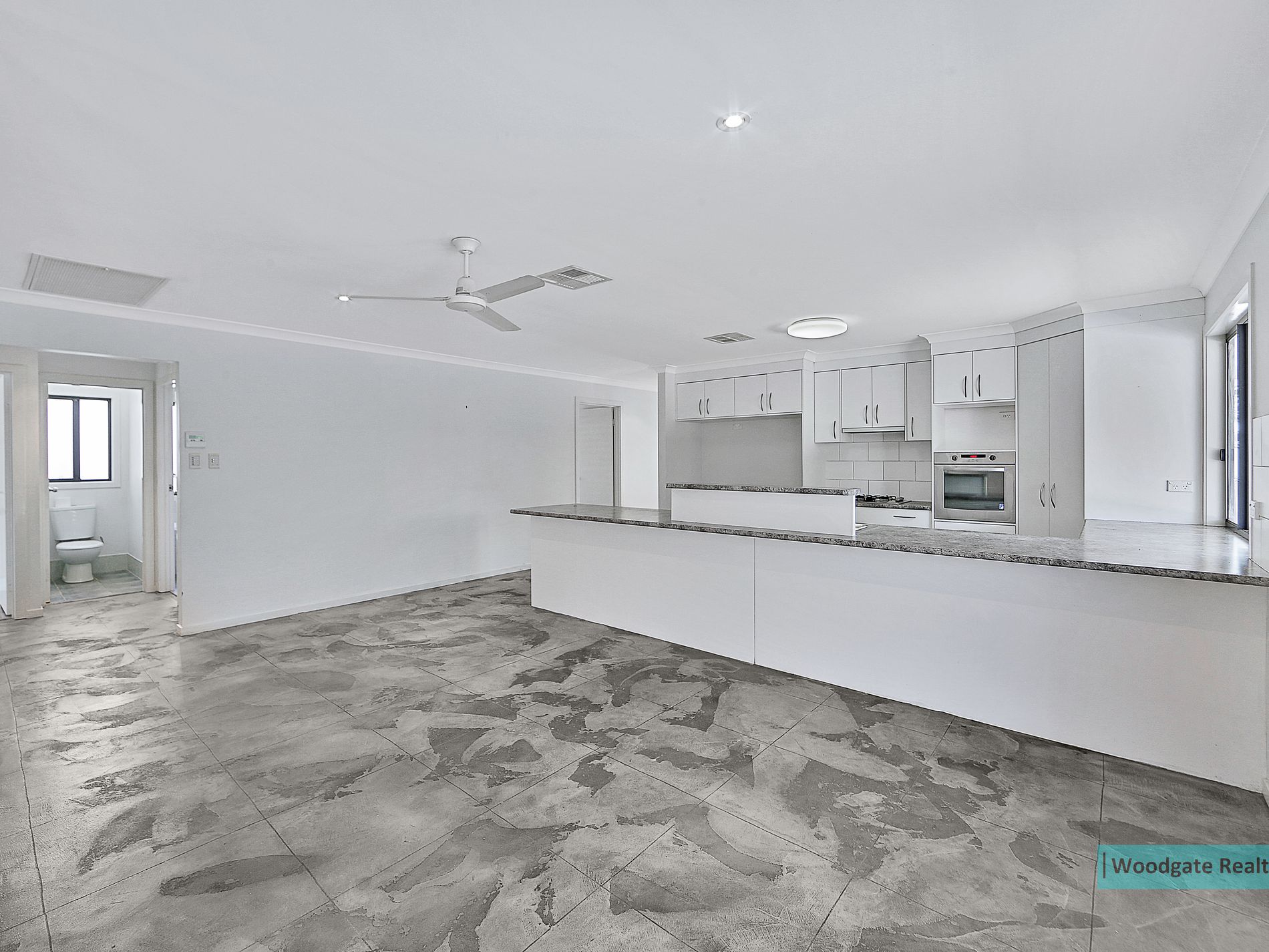 6 PELICAN WAY, Woodgate