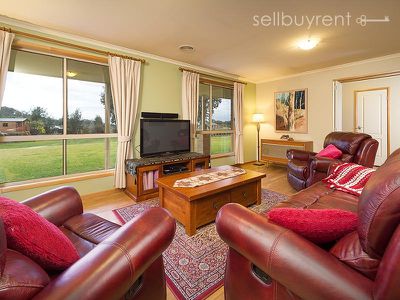 19 LAMBOURN DRIVE, Wodonga