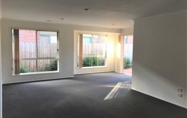 8 Grange Circuit, Beaconsfield