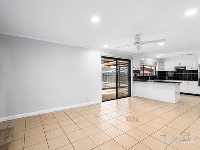 7 Snowy Close, St Clair