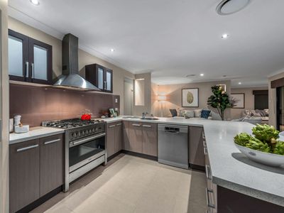 7 Rowland Avenue, Wakerley