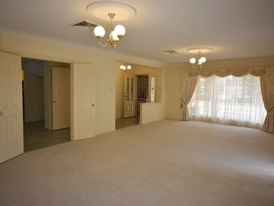 16 Hillcrest Place, Dubbo
