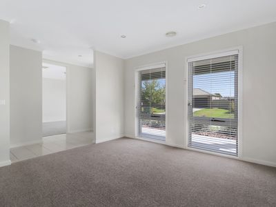 4 MCDOUGALL GROVE, Wodonga