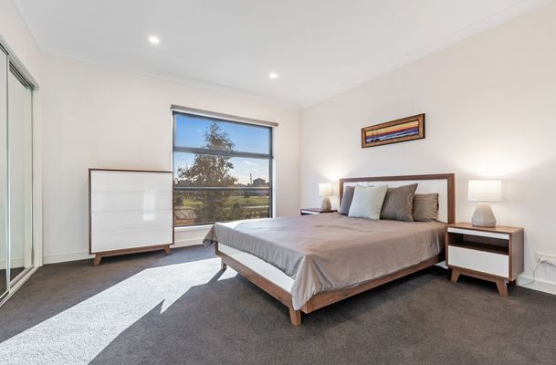 4 Lemnos Walk, Greenvale