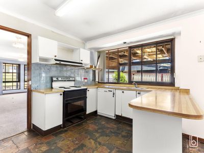 18 Catherine Street, Mannering Park