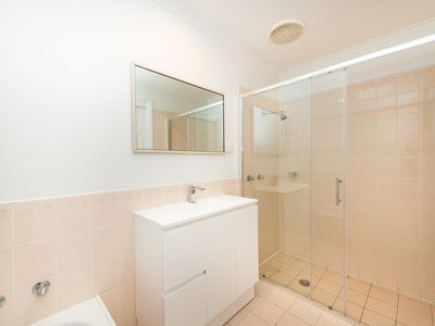2 / 1 Blackall Avenue, Crestwood
