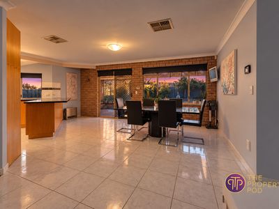 25 Chivalry Way, Thornlie