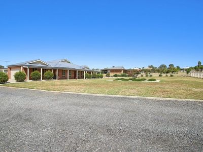5-7 Jacaranda Ave, Rutherglen