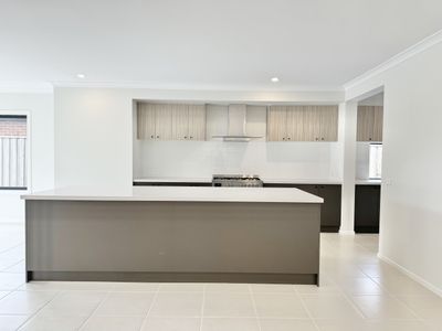 12 Gairdner Street, Manor Lakes