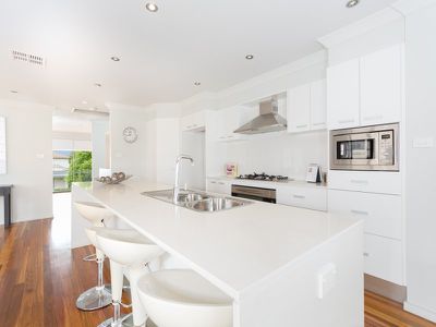 13 Haywards Bay Drive, Haywards Bay