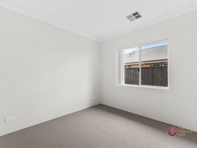 13 Hidcote Road, Lakelands