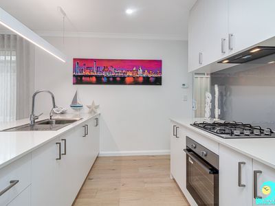 5 Chrysler Approach, Yanchep