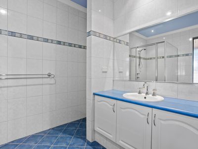 64 Egerton Drive, Serpentine