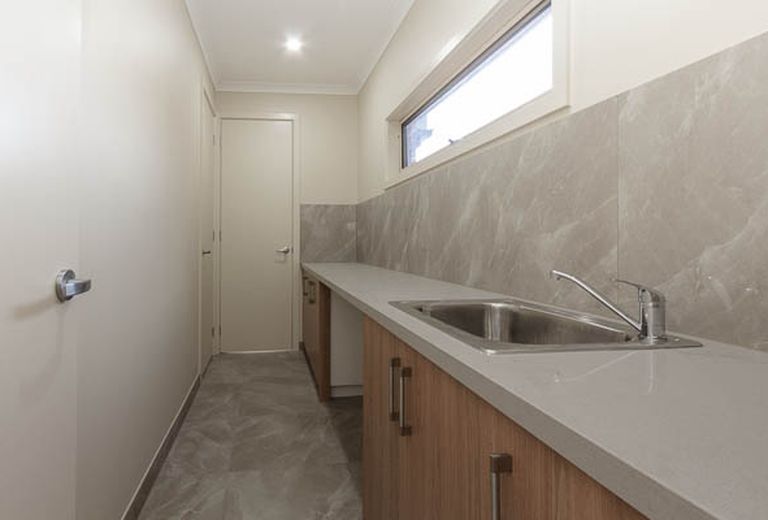 2 / 4 Box Avenue, Forest Hill