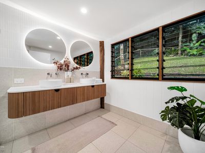 4 Cananga Close, Kamerunga