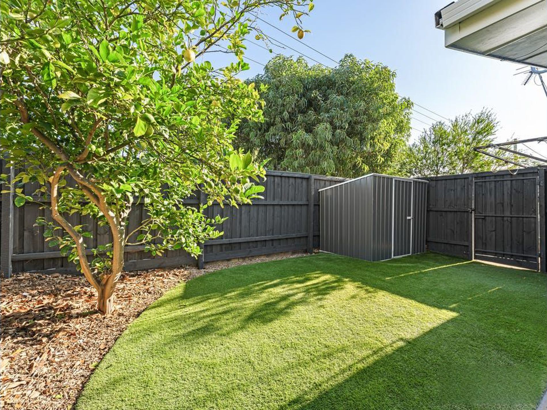 1 / 12 Embankment Grove, Chelsea