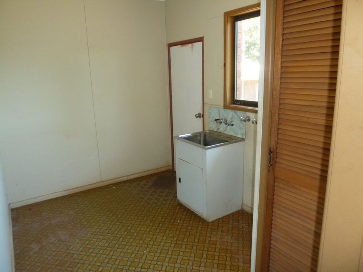 27 Putt St., Atherton