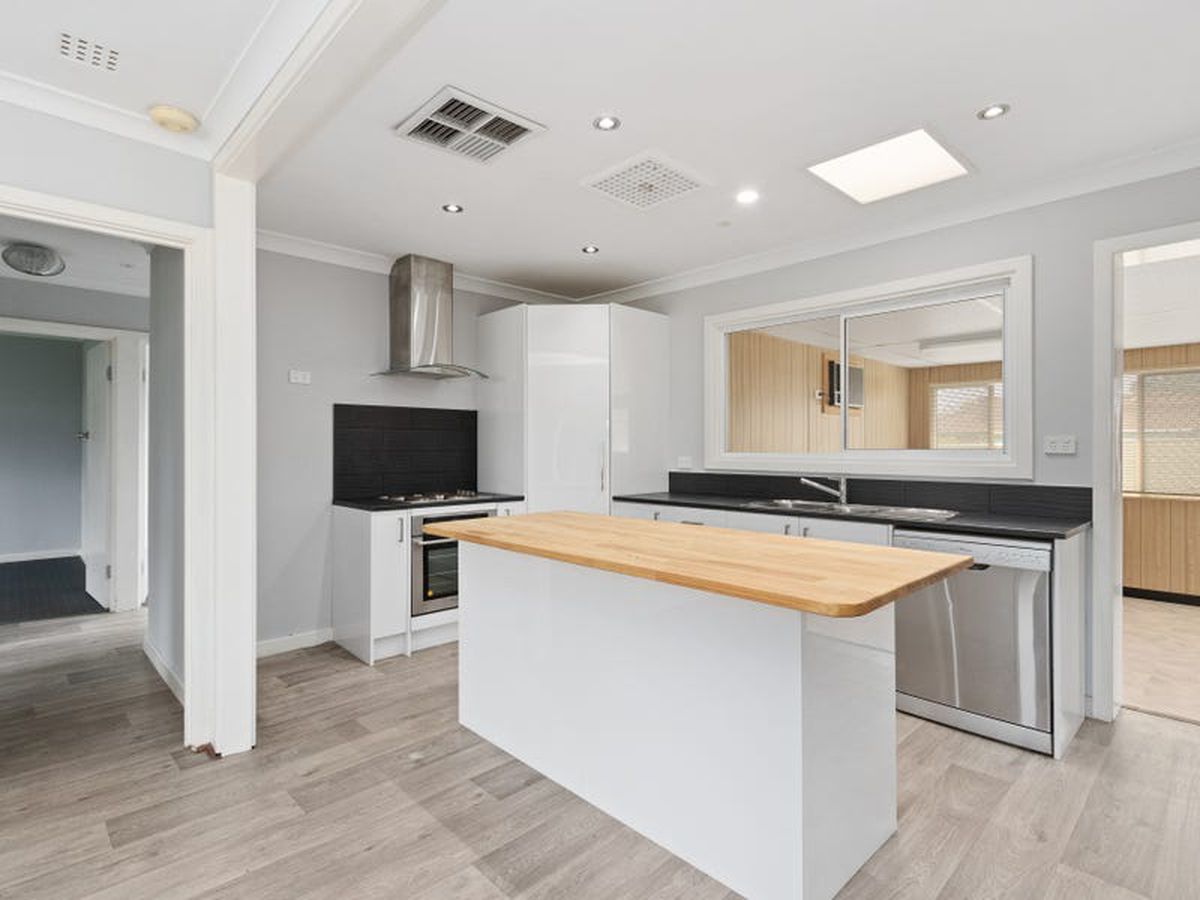 17 Devereux Street, Armadale