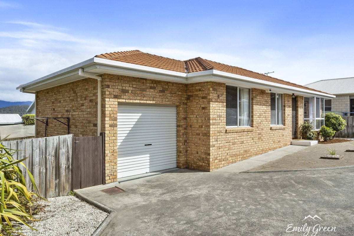 2 / 125 Oakdowns Parade, Oakdowns