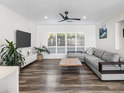 6 Melos Place, Parrearra