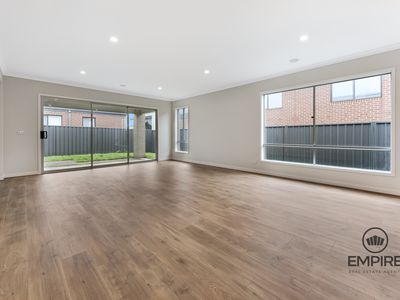 78 Yaralla Circuit, Clyde