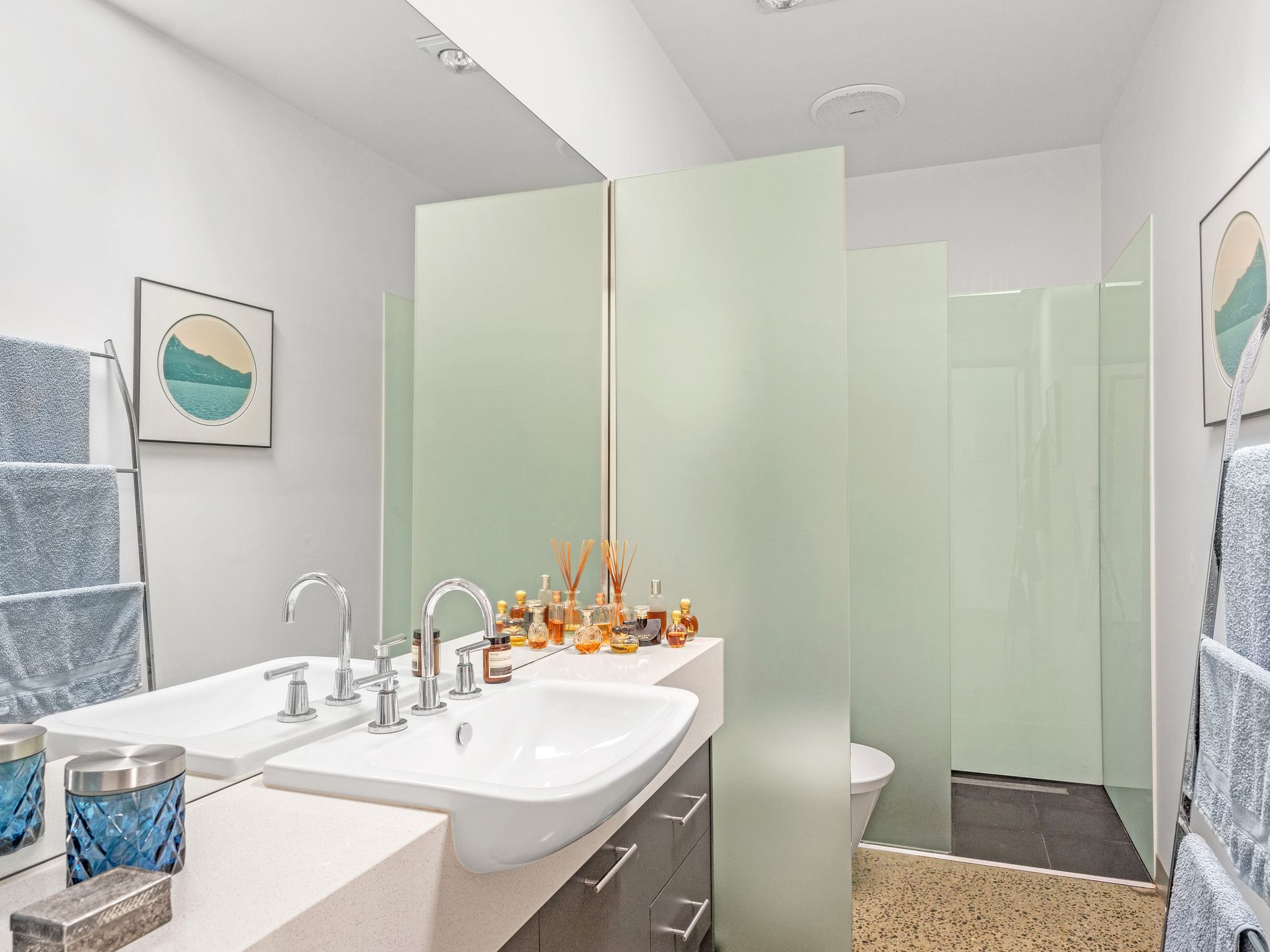 1A Nancy Court, Williamstown