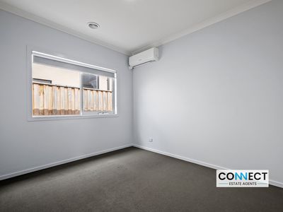 8 Nocturne Avenue, Clyde