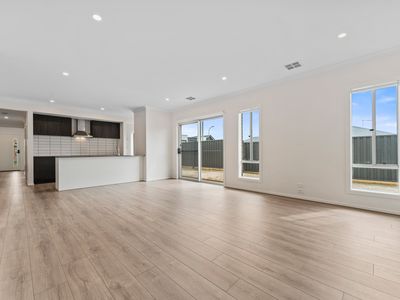 7 California Street, Clyde