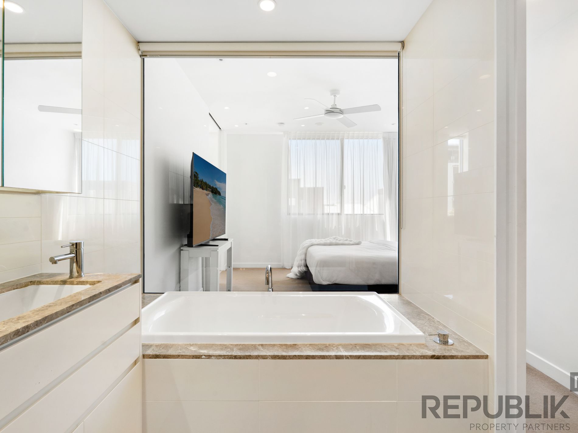 4301 / 2 SUNSET AVENUE, Paradise Point