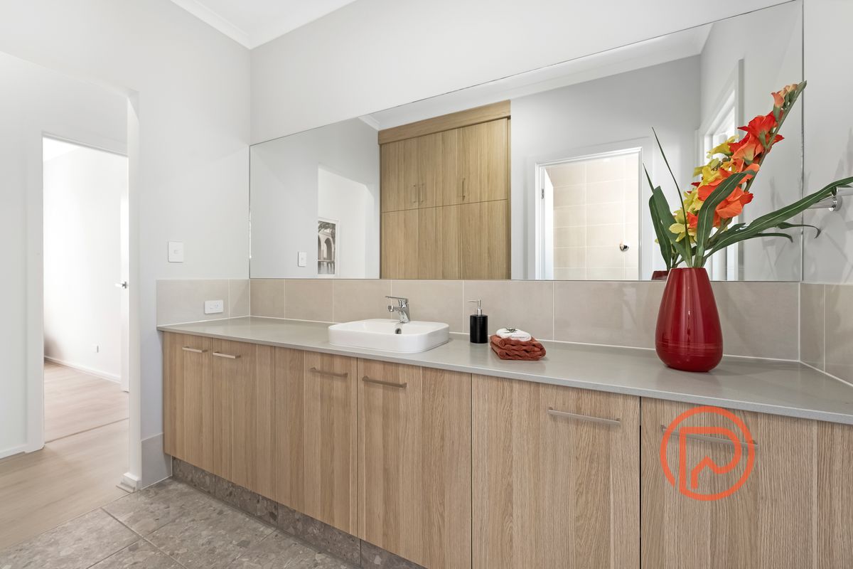 2 MINT DRIVE, Hayborough