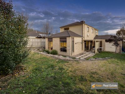 10 Fallingwater Drive, Pakenham