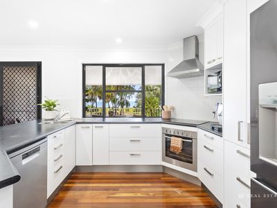 6 Coolwaters Esplanade, Kinka Beach