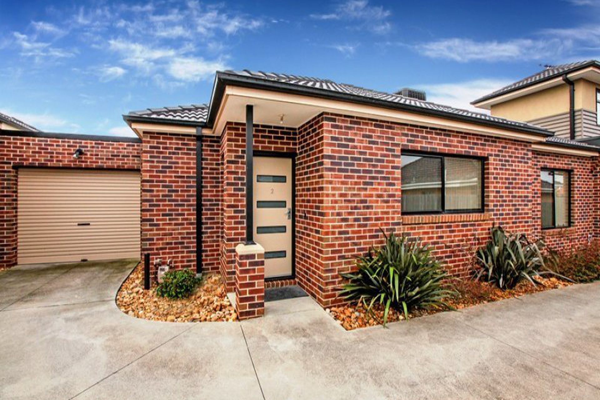 2 / 13 Walters Avenue, Airport West