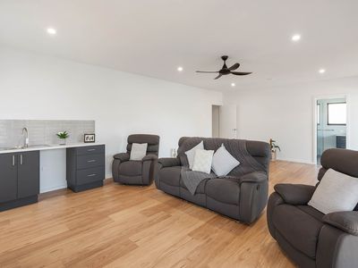 12A Elizabeth Parade, Tura Beach